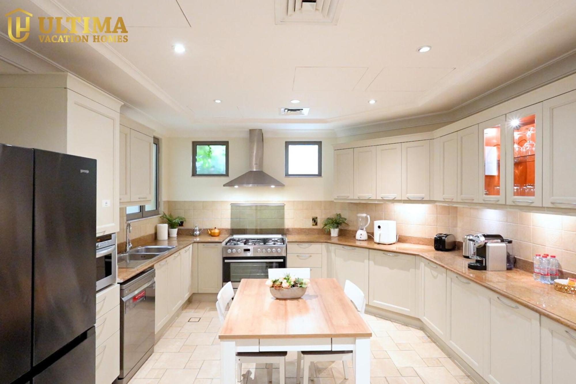 Villa Elegantly Furnished 6br Beachfront Palm Jumeirah *