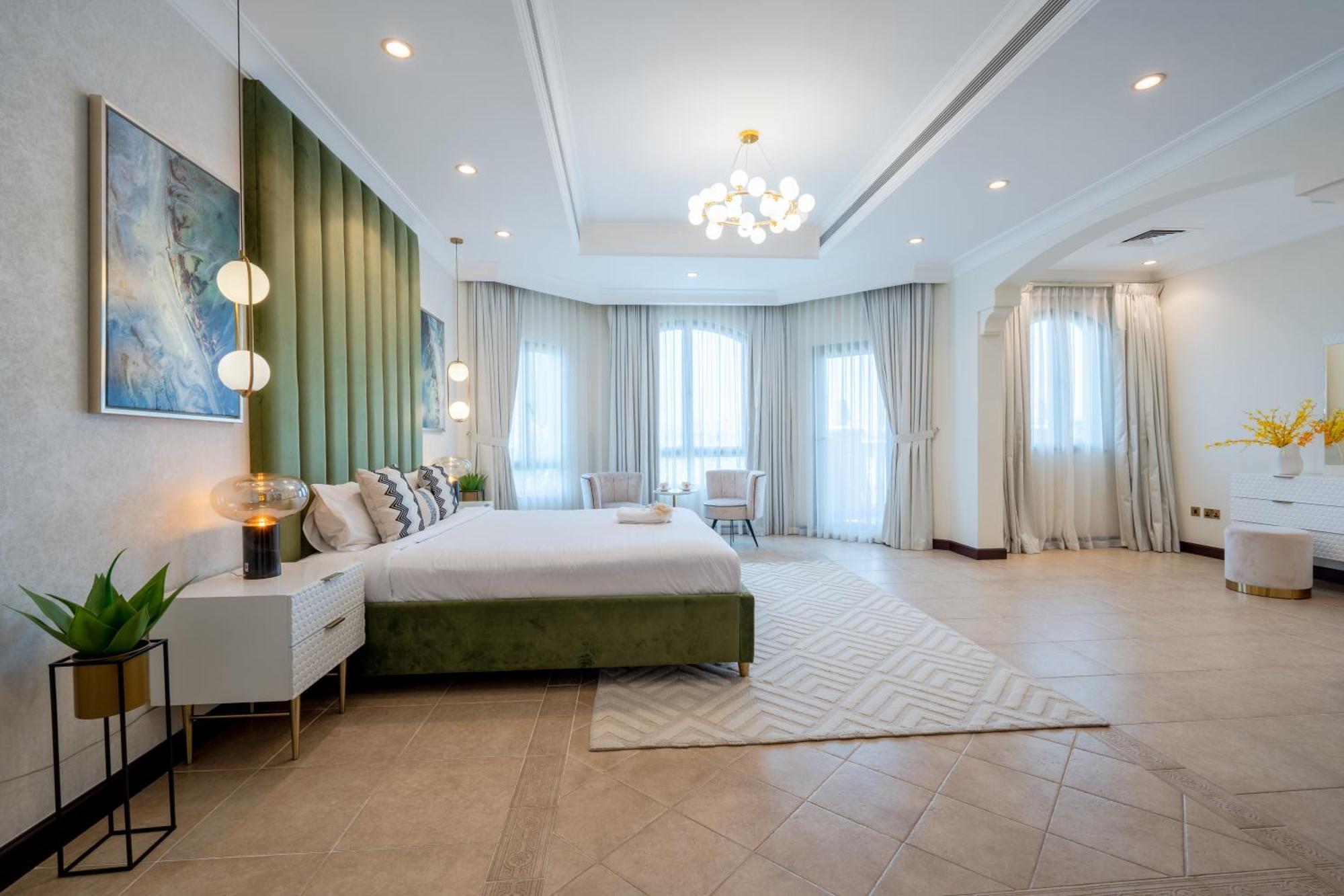 Villa Elegantly Furnished 6br Beachfront Palm Jumeirah Dubai