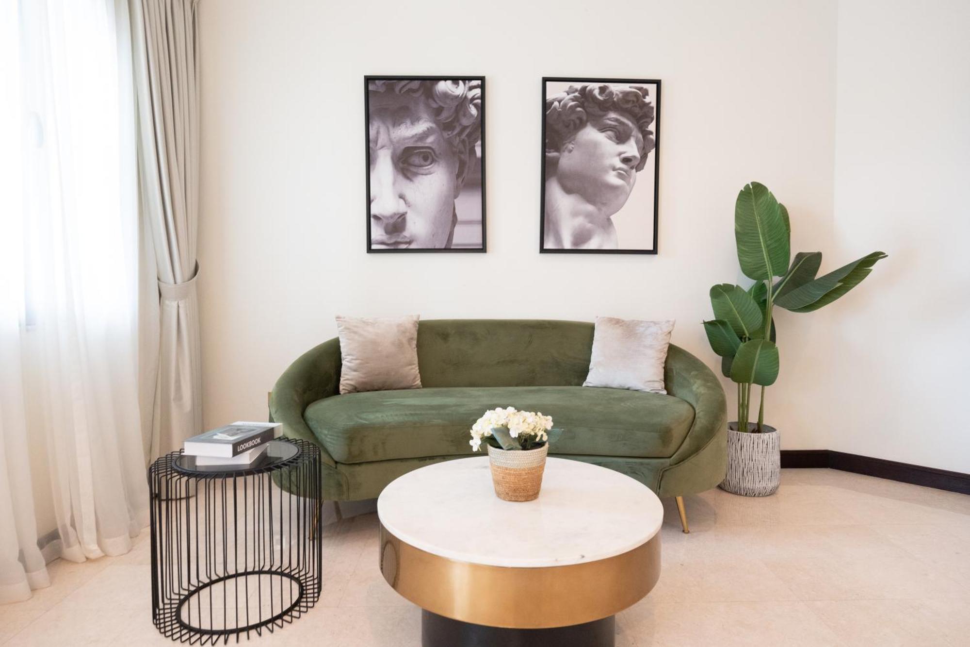 Elegantly Furnished 6br Beachfront Palm Jumeirah