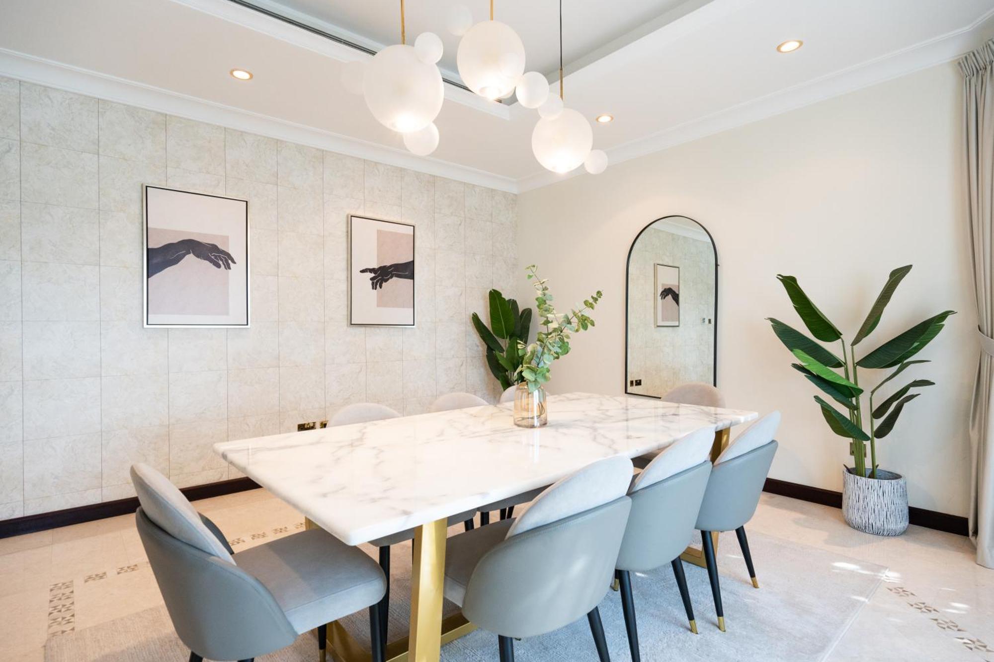 Elegantly Furnished 6br Beachfront Palm Jumeirah Villa Dubai