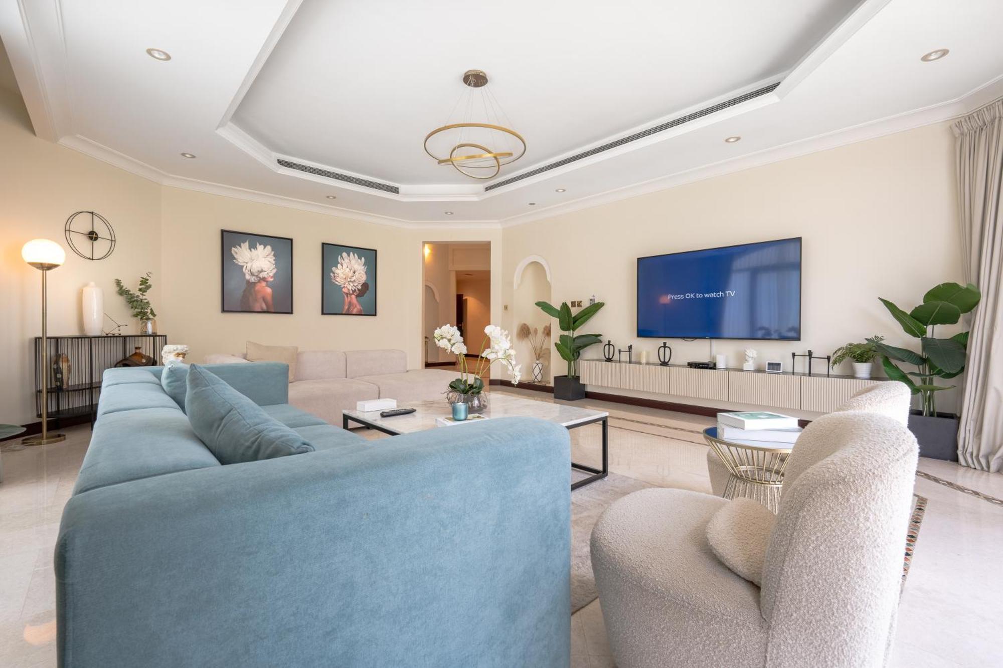 Elegantly Furnished 6br Beachfront Palm Jumeirah *