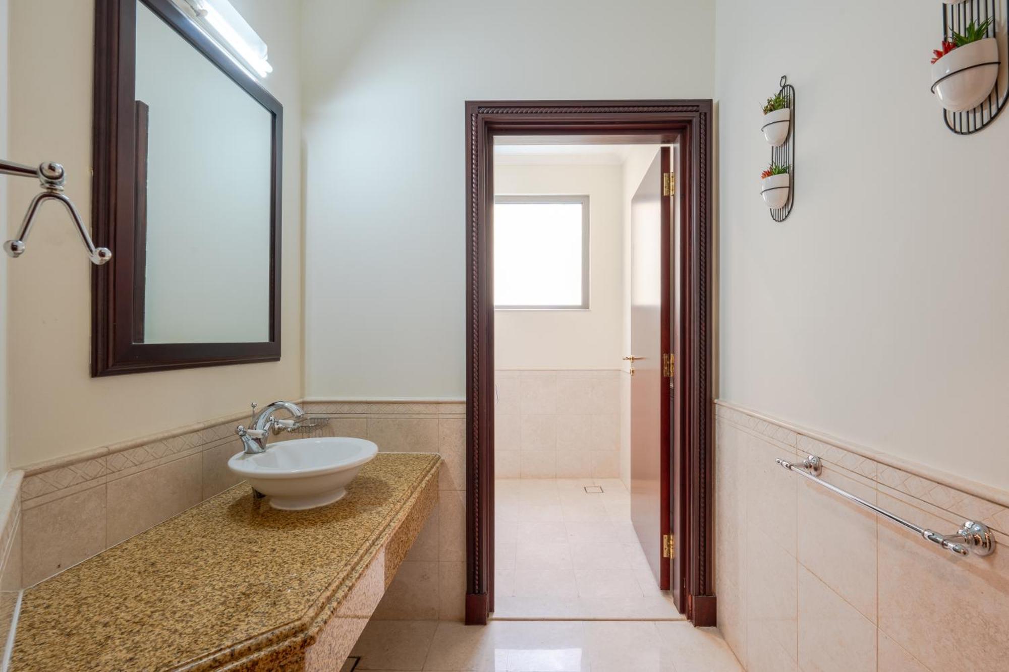 Elegantly Furnished 6br Beachfront Palm Jumeirah * Dubai