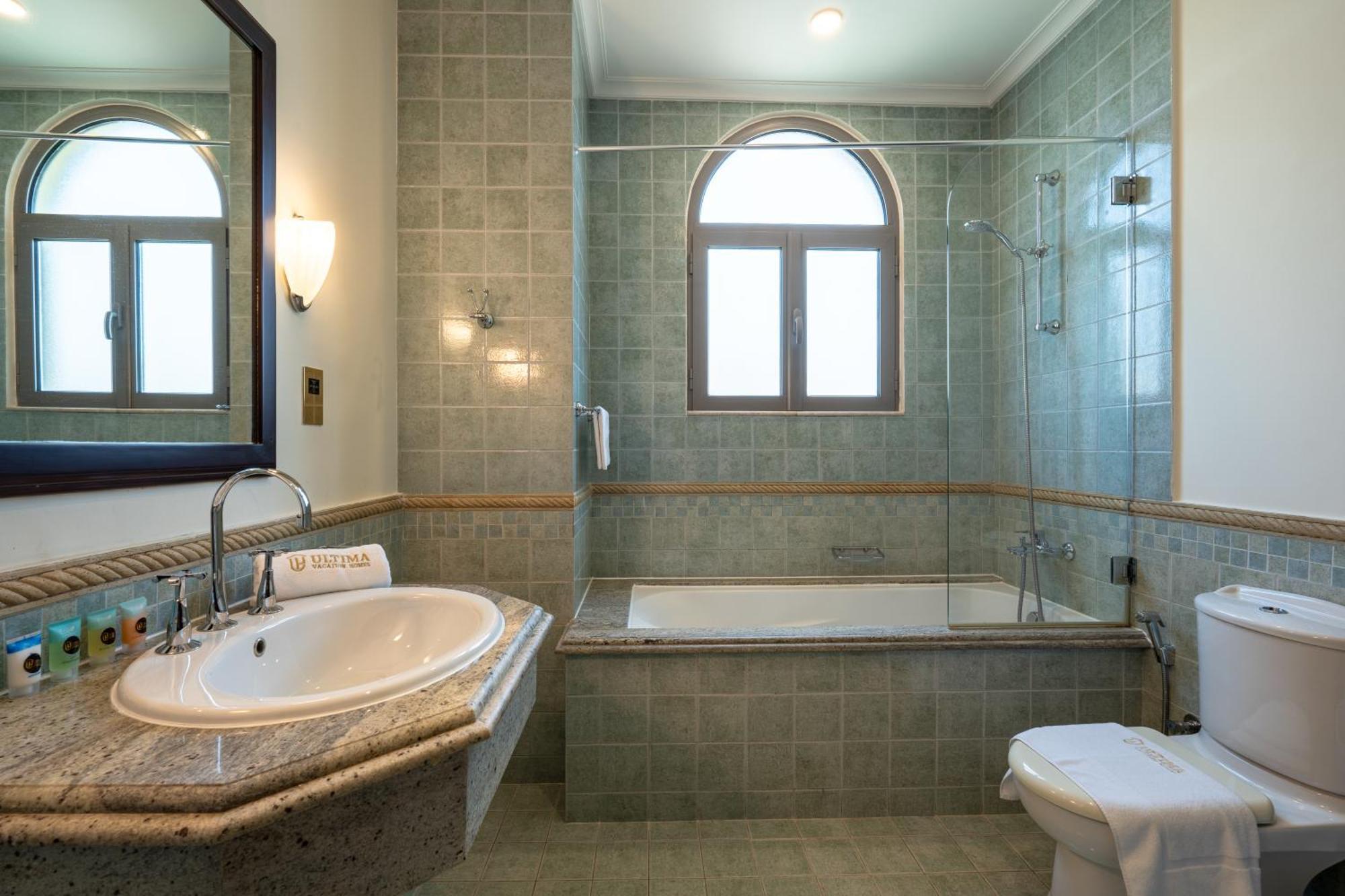 Elegantly Furnished 6br Beachfront Palm Jumeirah *
