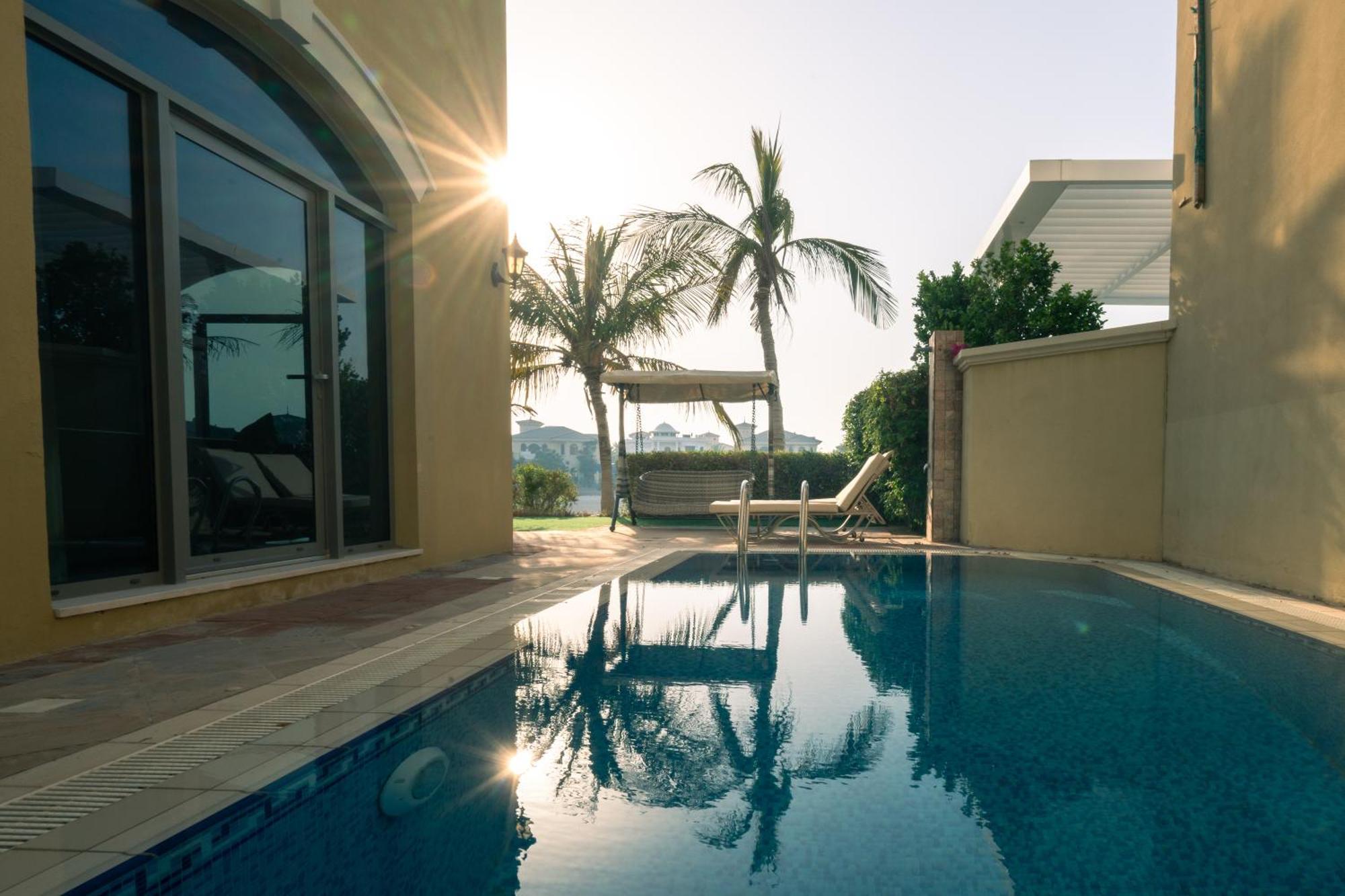 Villa Elegantly Furnished 6br Beachfront Palm Jumeirah *