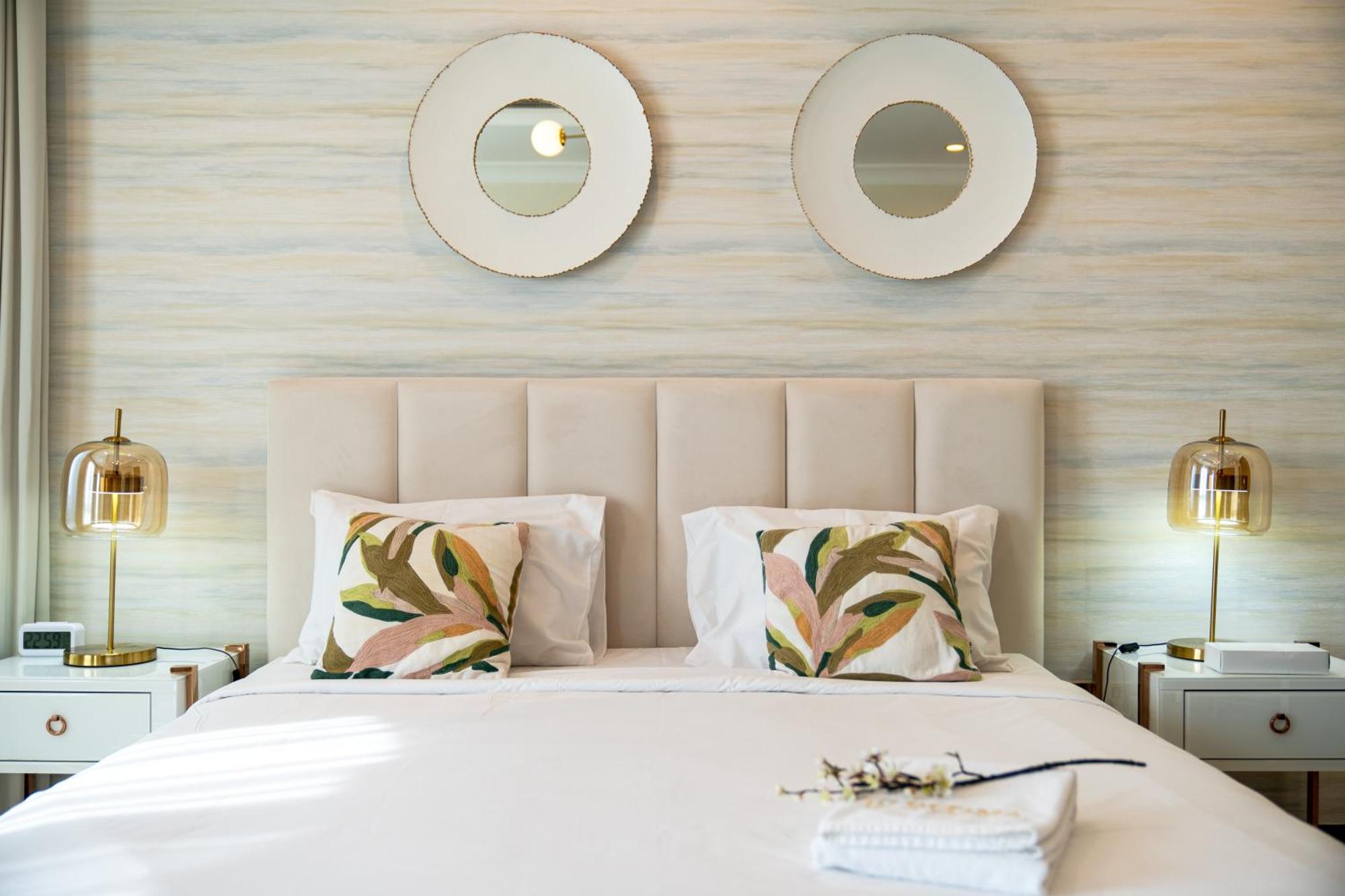 Elegantly Furnished 6br Beachfront Palm Jumeirah * Dubai
