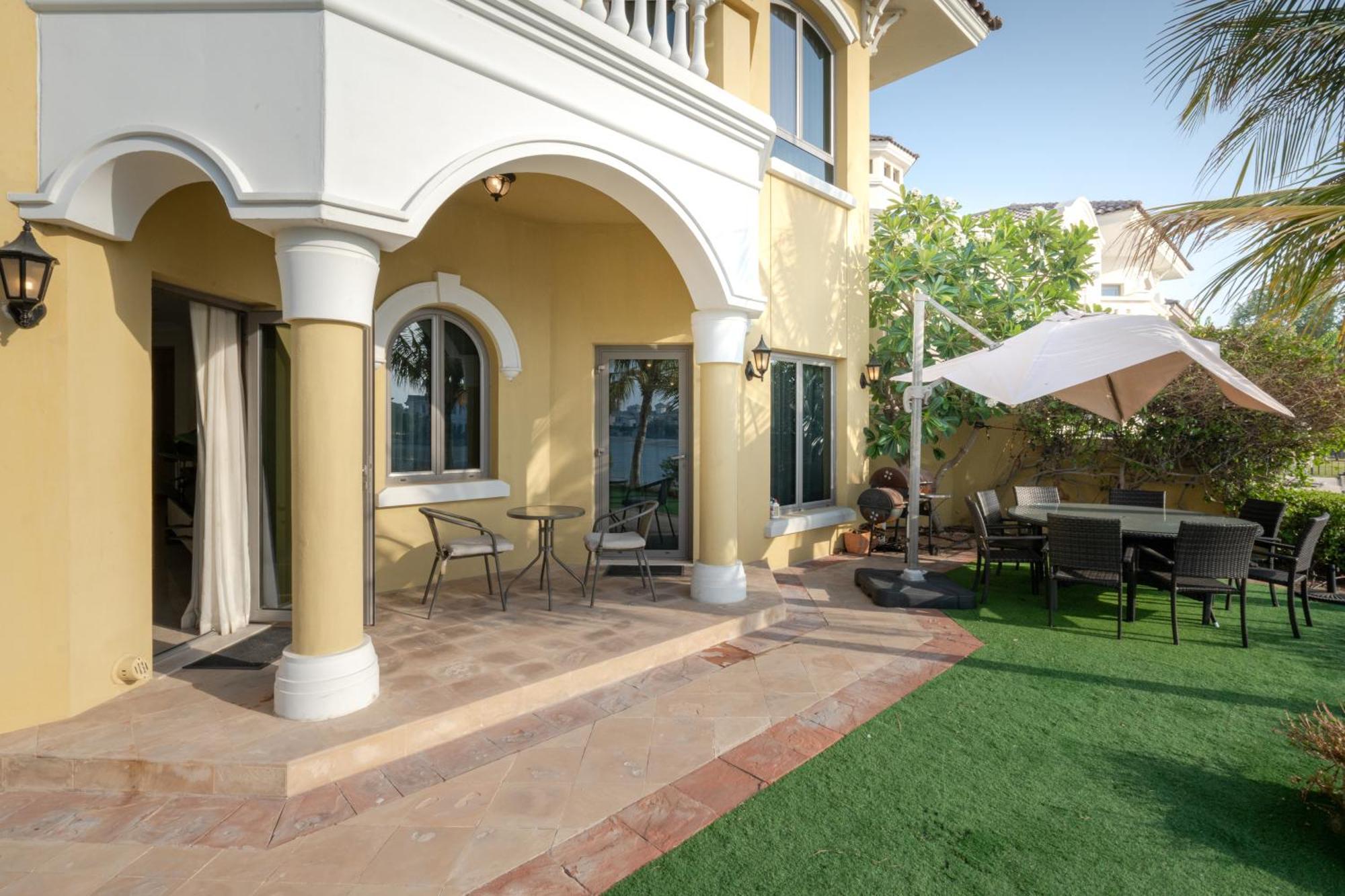 Elegantly Furnished 6br Beachfront Palm Jumeirah Villa Dubai