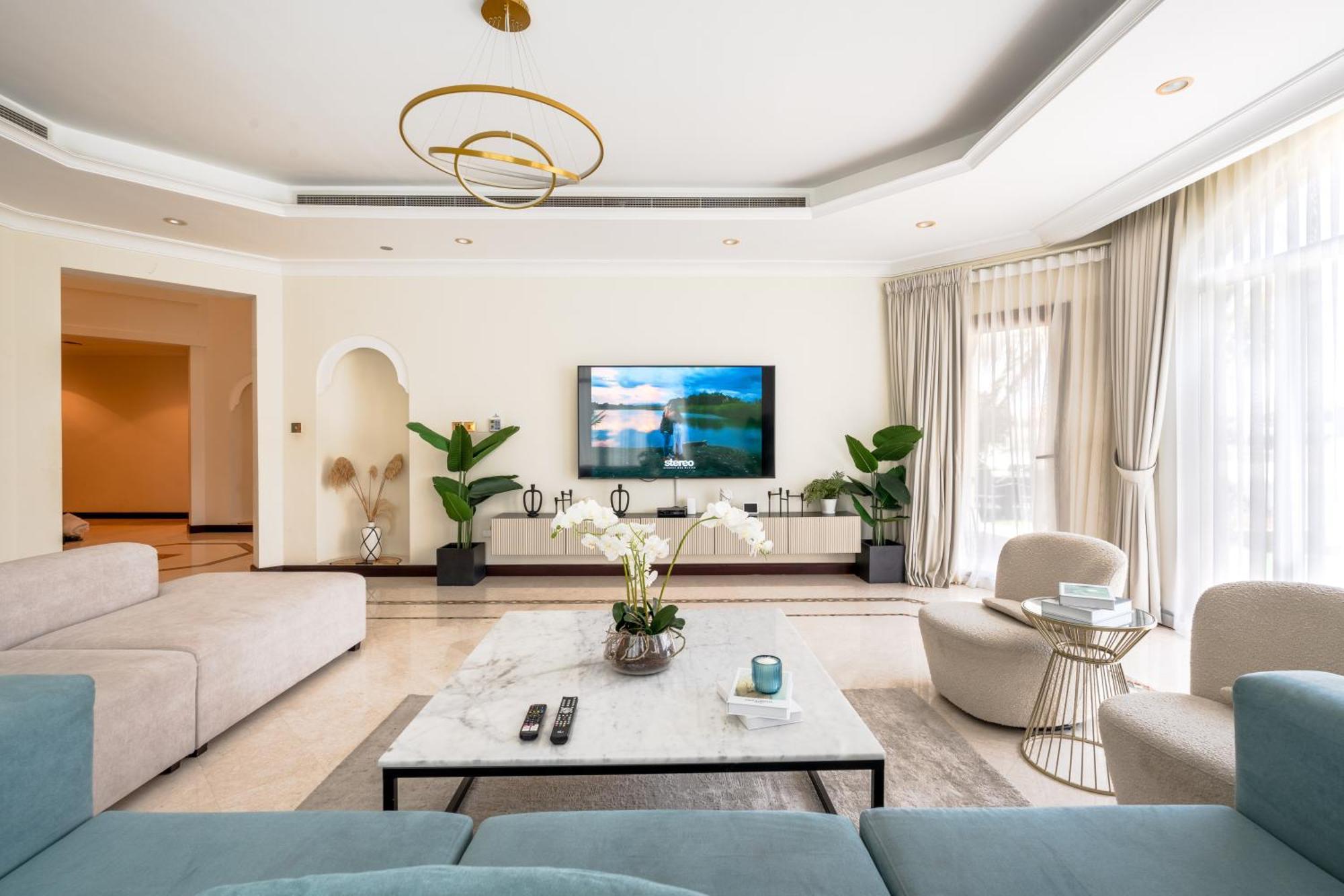 Elegantly Furnished 6br Beachfront Palm Jumeirah Villa