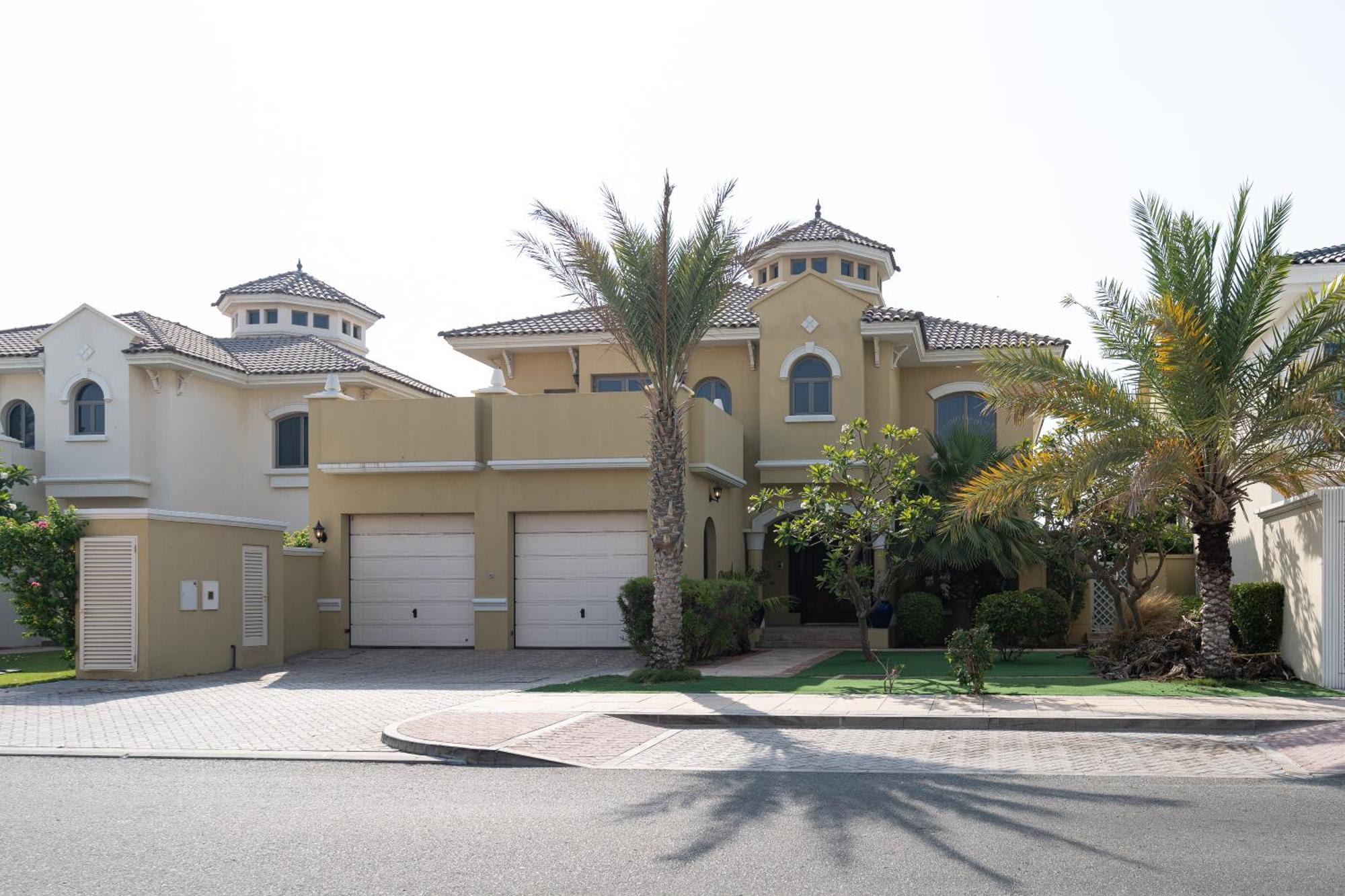 Villa Elegantly Furnished 6br Beachfront Palm Jumeirah Dubai