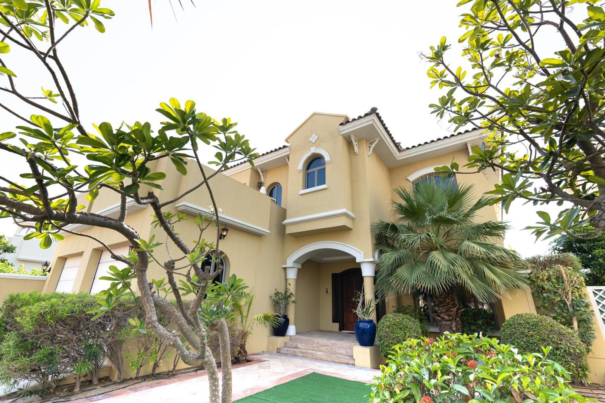 Villa Elegantly Furnished 6br Beachfront Palm Jumeirah Dubai